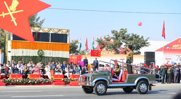 आधुनिक हथियारों के प्रदर्शन के बीच मुख्यमंत्री ने बढ़ाया सेना का मनोबल