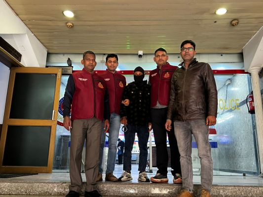 चोरी और झपटमारी के मोबाइल फोन की खरीद-फरोख्त करने वाला आरोपित गिरफ्तार