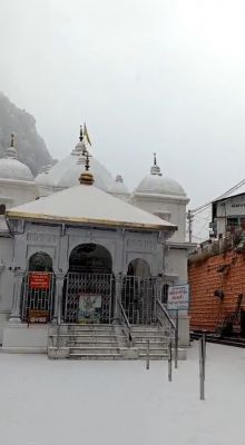 सर्द मौसम ने ली करवट, गंगोत्री यमुनोत्री में बर्फबारी शुरू