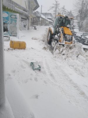 हिमाचल में बर्फबारी से जनजीवन ठप, शिमला-मनाली की रफ्तार थमी, फिर बर्फबारी का अलर्ट