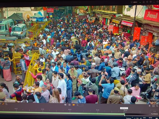 श्री काशी विश्वनाथ मंदिर में अचला सप्तमी पर उमड़ा श्रद्धालुओं का सैलाब