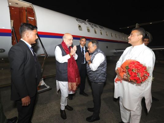 बंगाल के दो दिवसीय दौरे पर कोलकाता पहुंचे अमित शाह, आधी रात हवाई अड्डे पर भव्य स्वागत