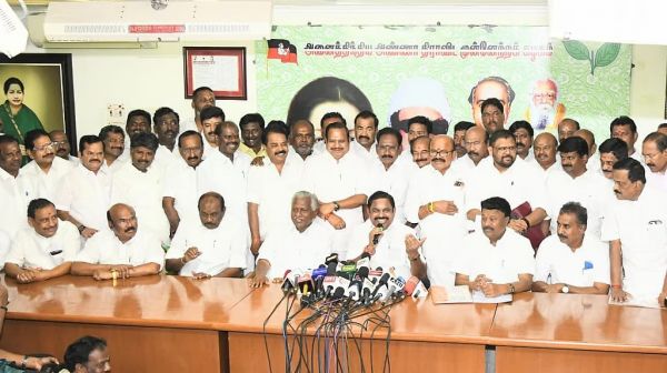 अन्नाद्रमुक ने जारी की दूसरे चरण की चुनावी घोषणाएं, पेंशन बढ़ाने, शिक्षा ऋण माफी, मुफ्त एलपीजी सिलेंडर का वादा