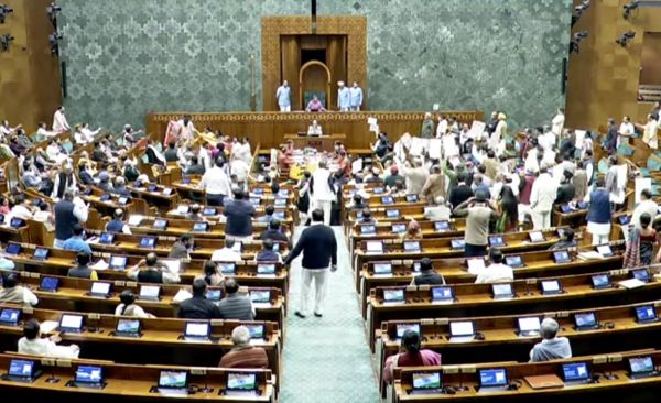 लोकसभा स्थगित, अध्यक्ष ने दी विपक्षी सदस्यों को नसीहत