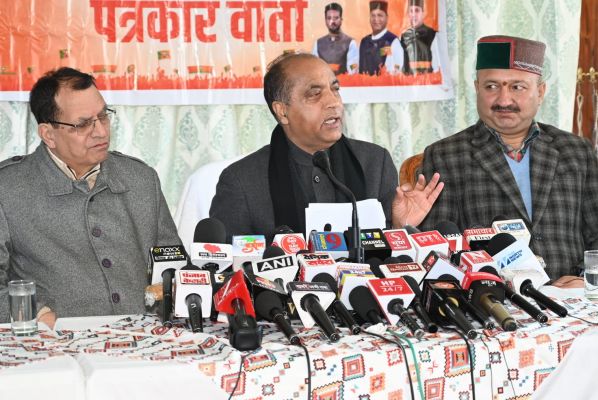 आरडीजी मुद्दे पर कांग्रेस राजनीति कर रही : जयराम ठाकुर