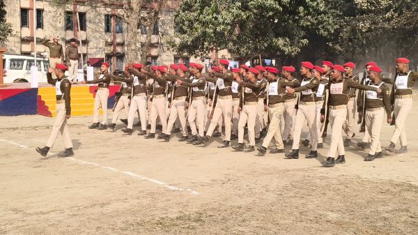 कटिहार पुलिस केंद्र में रैतिक परेड का आयोजन
