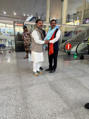 ​केन्द्रीय मंत्री कमलेश पासवान वाराणसी पहुंचे,एयरपोर्ट पर स्वागत