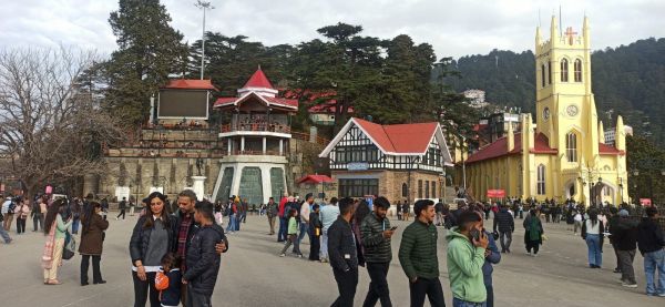 हिमाचल प्रदेश के ऊंचे इलाकों में बर्फबारी, ठंड बढ़ी