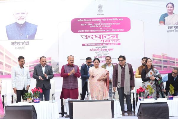 मुख्यमंत्री रेखा गुप्ता ने 100 अत्याधुनिक कंप्यूटर लैब्स और नव निर्मित इमारतों का किया उद्घाटन