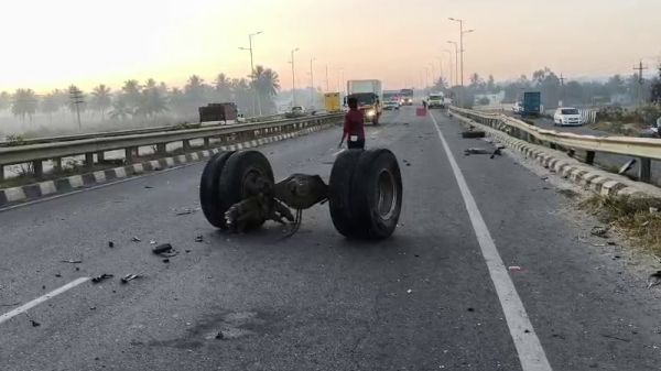 बेंगलुरु के पास सड़क हादसे में सात लोगों की मौत