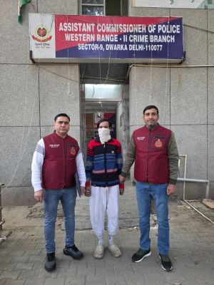  लूट के दाे मामलों में भगोड़ा गिरफ्तार