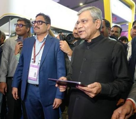 अश्विनी वैष्णव ने इंडिया एआई इम्पैक्ट समिट में &lsquo;वेव्स क्रिएटर्स कॉर्नर&rsquo; का उद्घाटन किया