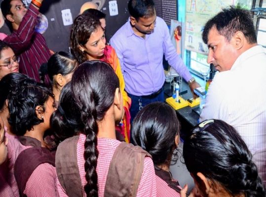 बागपत में अत्याधुनिक एस्ट्रोनॉमी लैब से ग्रामीण छात्राओं के सपनों को मिल रही उड़ान