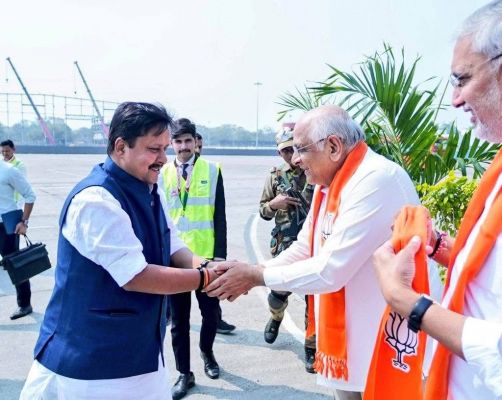 गुजरात के तीन दिवसीय दौरे पर अहमदाबाद पहुंचे नितिन नवीन