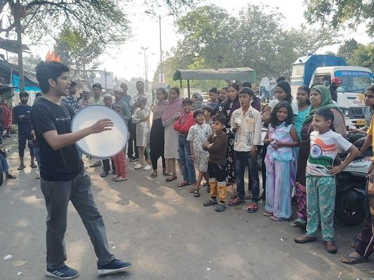 दिल्ली पुलिस सप्ताह के तहत महिला सुरक्षा पर नुक्कड़ नाटक, जागरूकता का दिया संदेश