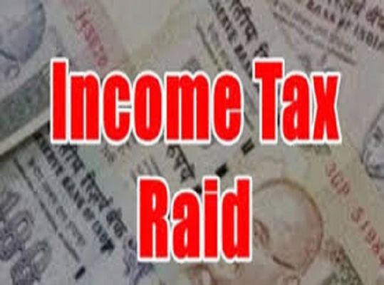 बसपा विधायक उमाशंकर सिंह के घर आयकर का छापा