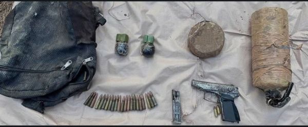 पुंछ के मेंढर इलाके में तलाशी अभियान के दौरान हथियार और विस्फोटक बरामद