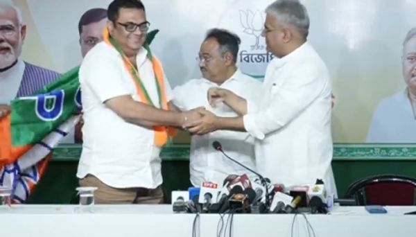 भूपेंद्र यादव की मौजूदगी में बंकिमचंद्र के परिजन सुमित्र चट्टोपाध्याय भाजपा में शामिल