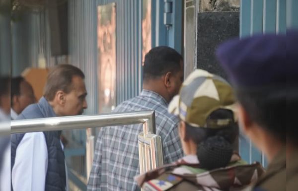 मनी लॉन्ड्रिंग मामले में पूछताछ के लिए ईडी के समक्ष पेश हुए अनिल अंबानी