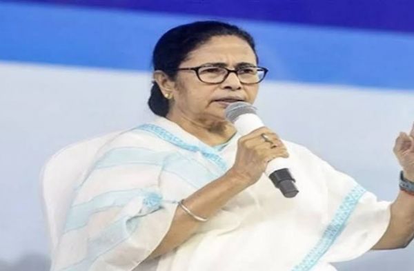 ममता बनर्जी ने महापुरुषों को किया याद