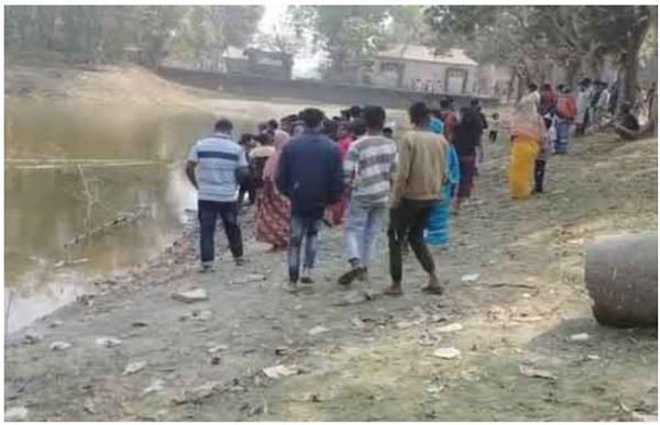 पूर्व पंचायत प्रधान के तालाब से दो टोटो बरामद