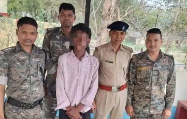 टाटानगर रेलवे स्टेशन पर सखुशल मिला लापता नाबालिग इस्माइल प्रधान, पुलिस ने परिजनों को सौंपा