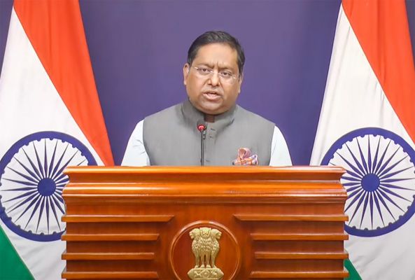 भारत ने अफगानिस्तान में पाकिस्तान के हवाई हमलों की निंदा की।