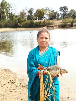 बलरामपुर : महिला समूह ने मत्स्य पालन से लिखी सफलता की कहानी