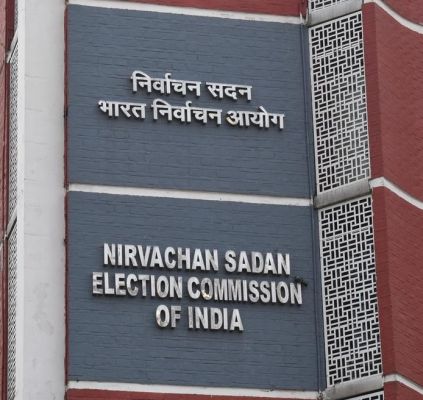 बंगाल विस चुनाव : चुनाव आयोग ने 15 आईपीएस अधिकारियों काे राज्य से बाहर भेजा