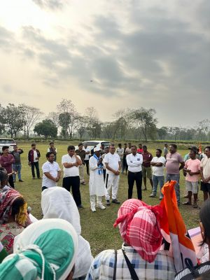 चाय श्रमिकों से मिले तृणमूल प्रत्याशी शंकर मालाकार, मांगा समर्थन