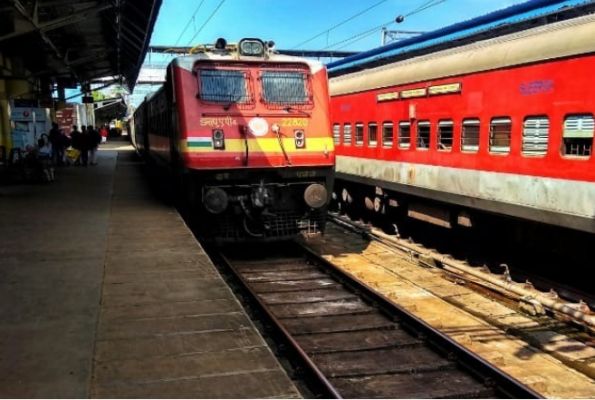 तकनीकी कारणों से एक ट्रेन रद्द और  कुछ के मार्ग में बदलाव