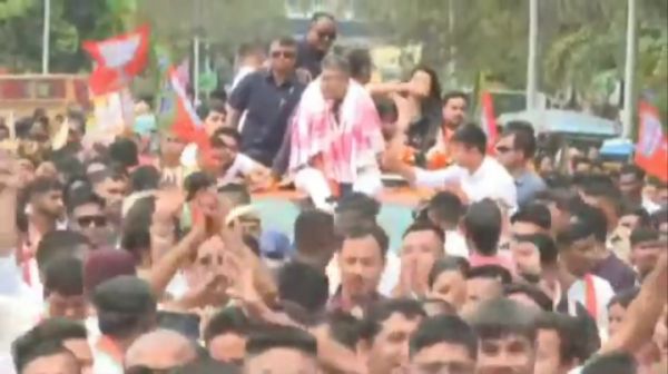 गुवाहाटी में जनसैलाब के बीच मुख्यमंत्री ने दाखिल किया नामांकन पत्र