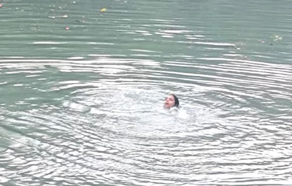 गंगनहर में युवती ने लगाई छलांग, युवकों ने बचाई जान