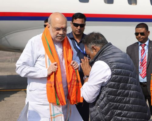 कोलकाता पहुंचे अमित शाह, शुभेंदु अधिकारी के नामांकन में होंगे शामिल