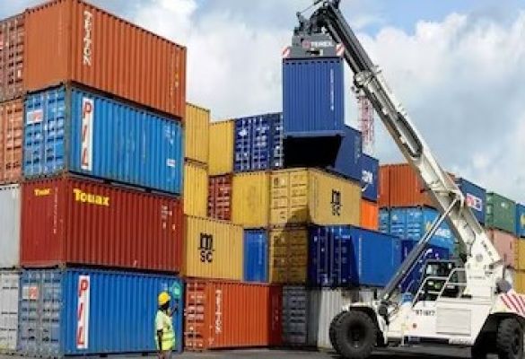 पश्चिम एशिया में जारी जंग के बीच बड़ी राहत, सरकार ने पेट्रोकेमिकल उत्पादों को किया ड्यूटी फ्री