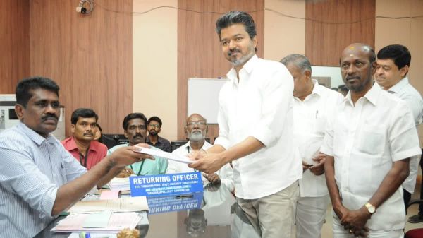 टीवीके प्रमुख विजय ने तिरुचि पूर्व से नामांकन दाखिल किया