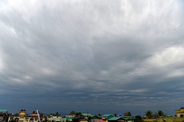 जम्मू-कश्मीर में अगले तीन दिनों तक बारिश और बर्फबारी के साथ मौसम में अनियमितता आने की संभावना है।