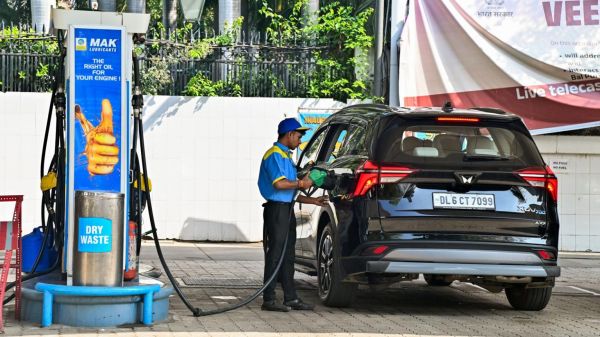 केंद्र ने पश्चिम एशिया में तनाव के बीच ईंधन आपूर्ति, समुद्री सुरक्षा और नागरिक सहायता का आश्वासन दिया।