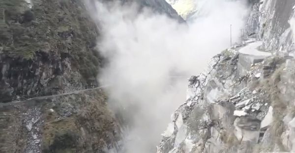 चम्बा के भरमौर में निर्माणाधीन पुल ध्वस्त, 2 साल से चल रहा था काम