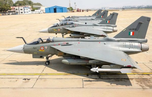 दो माह 'ग्राउंडेड' रहने के बाद अब फिर से उड़ान भर सकेंगे तेजस लड़ाकू जेट