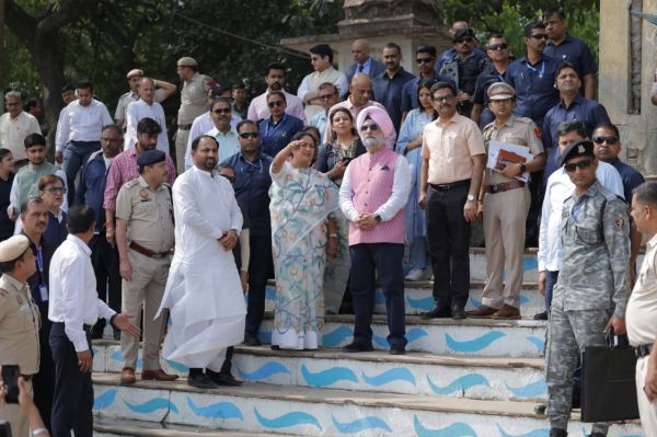 (अपडेट) उपराज्यपाल और मुख्यमंत्री ने वासुदेव घाट व यमुना बाजार घाट का किया निरीक्षण, यमुना पुनर्जीवन और तटीय विकास कार्यों की समीक्षा