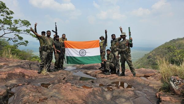 बिरला और शाह ने सीआरपीएफ शार्य दिवस पर वीर जवानों को दी श्रद्धांजलि