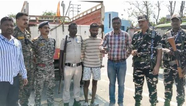 पिकअप वैन से 39 कार्टून विदेशी शराब बरामद, चालक गिरफ्तार