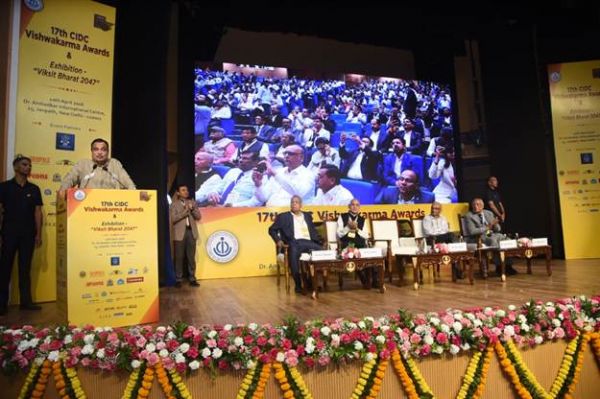 ज्ञान को धन में परिवर्तित करने को तकनीक के साथ कुशल कार्यबल, अनुसंधान भी जरूरीः गडकरी