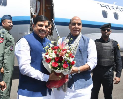 मप्र के रायसेन पहुंचे रक्षा मंत्री राजनाथ सिंह, तीन दिवसीय राष्ट्रीय कृषि महोत्सव का करेंगे शुभारंभ