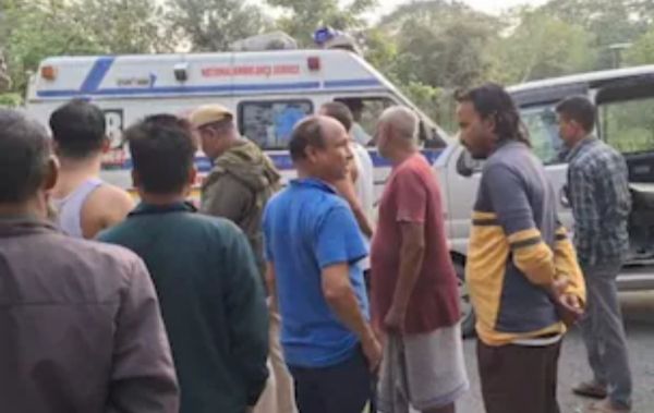 सड़क हादसे में एक व्यक्ति की मौत, 11 घायल