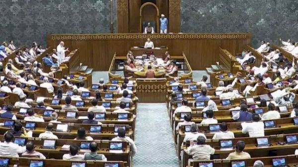 लोकसभा और राज्य विधानसभाओं में महिलाओं के लिए आरक्षण हेतु संवैधानिक संशोधन विधेयक लोकसभा में विफल रहा।