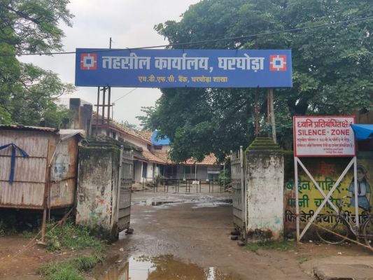 उपकोषालय अधिकारी पर रिश्वत लेने का आरोप