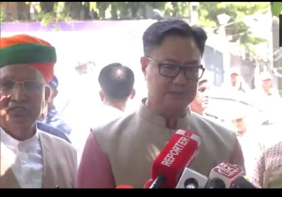 भाजपा प्रतिनिधिमंडल ने की चुनाव आयोग से मुलाकात, कांग्रेस अध्यक्ष खरगे के खिलाफ कार्रवाई की मांग