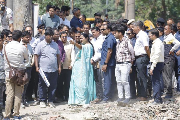 मुख्यमंत्री ने मुनक नहर और छठ घाट का किया निरीक्षण